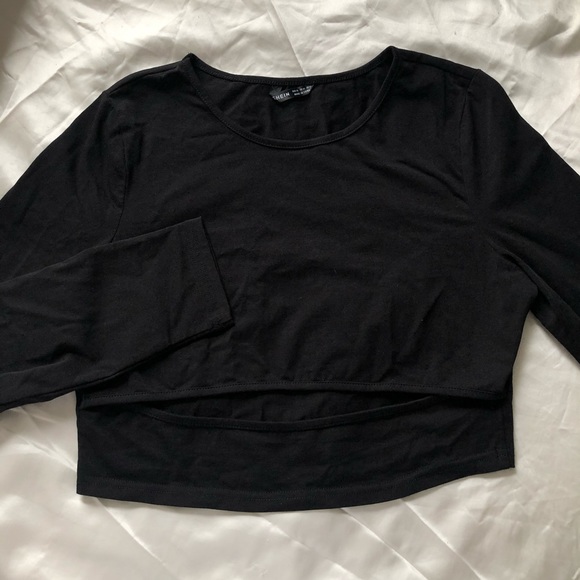 Cut Out Crop Top ♣️ - Picture 2 of 4